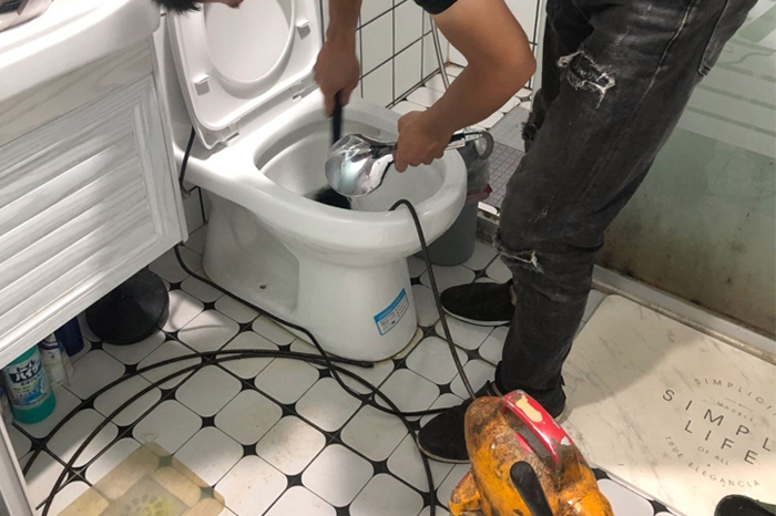 鲤城马桶堵塞自己疏通还是找师傅？专业上门服务让你省时更省心